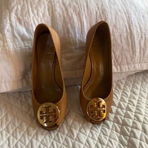 Classic Tori Burch super Comfortable